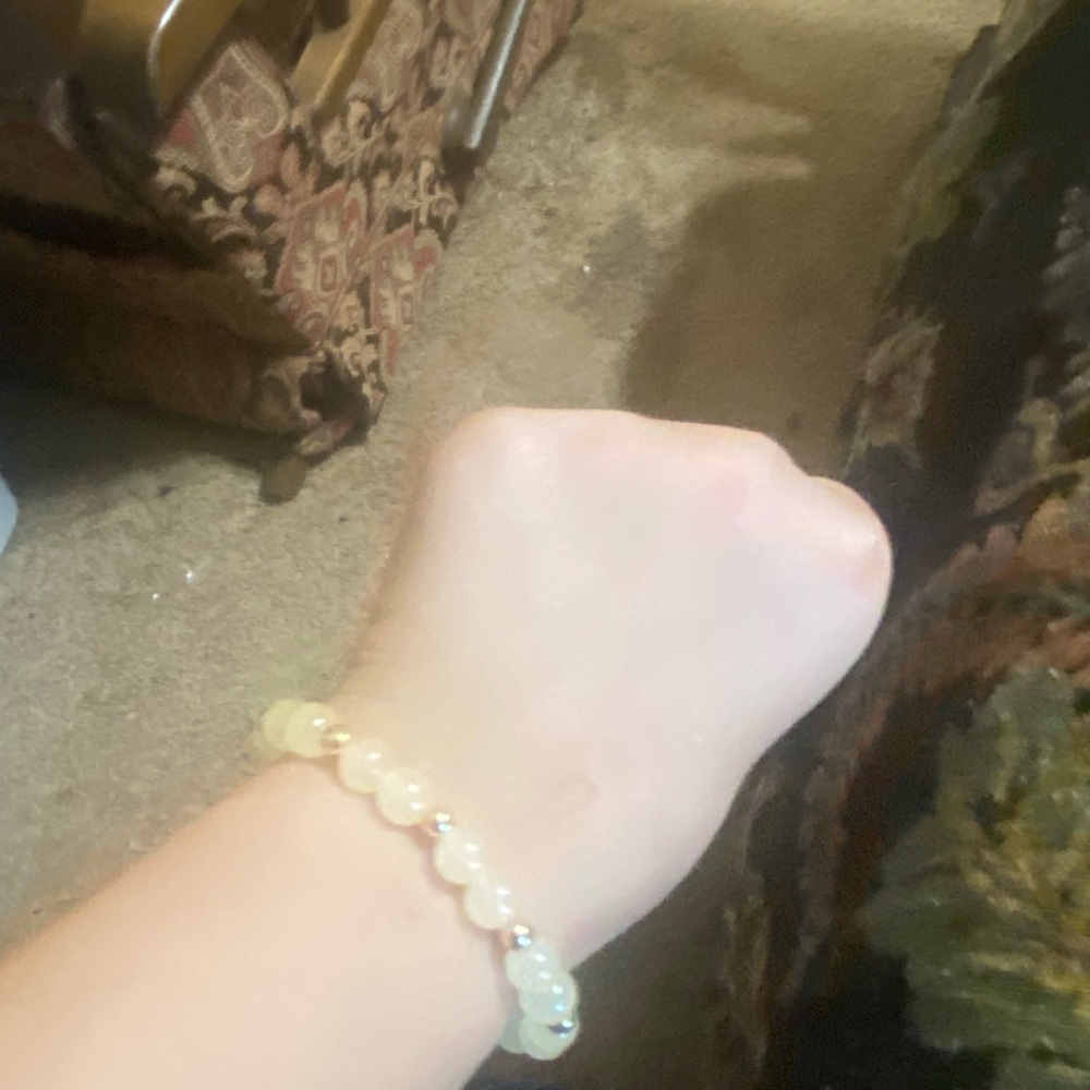 Light yellow glass bead bracelet